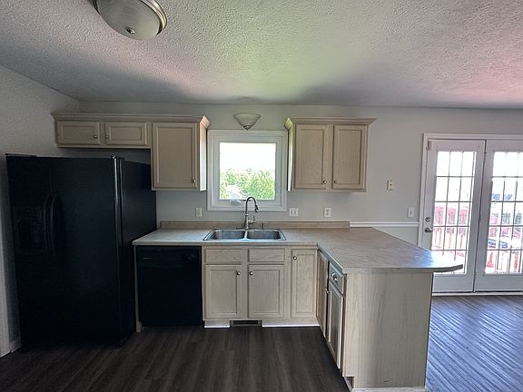 5th image of 251 Harold Dr