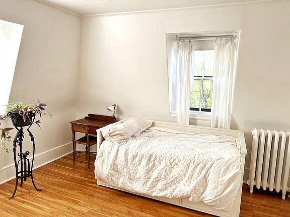 Back master bedroom with adjustable twin/queen and desk