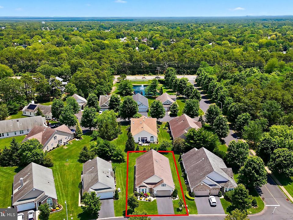 1st image of 714 Hollybrook Ln