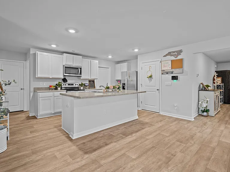 402 Folkstone Rd — Photo 9