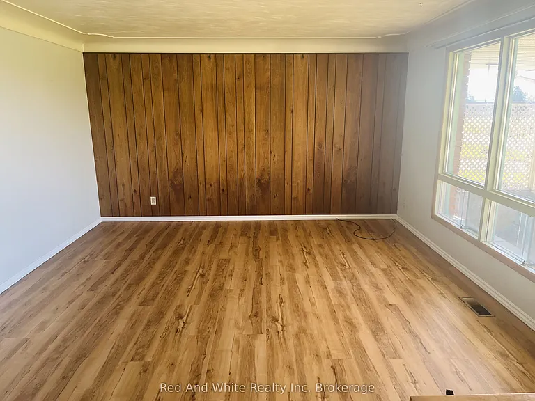 157 Schweitzer St — Photo 7