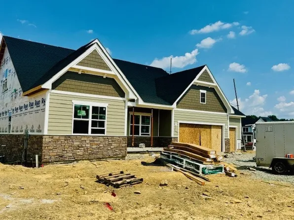 1004 Gallery Ct, Jeannette, PA 15644