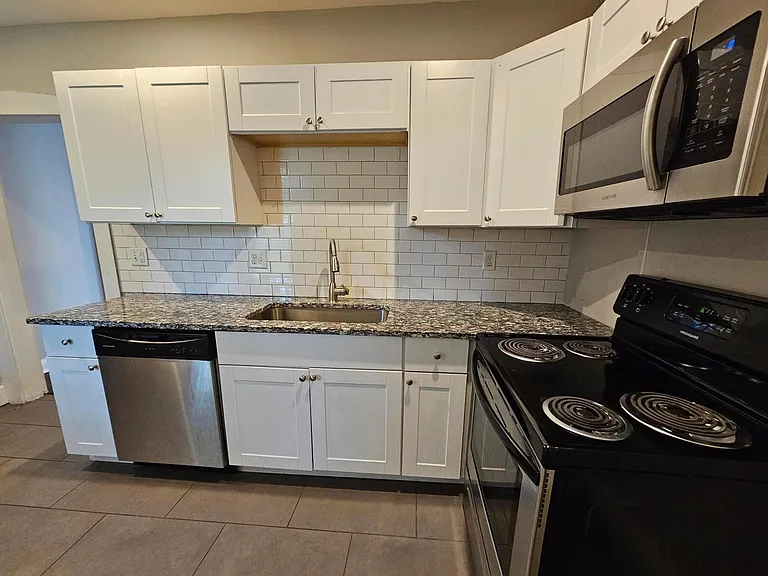 1064 Scott St — Photo 8