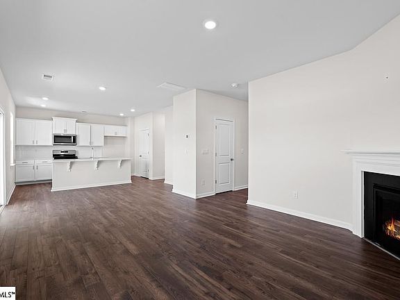 5th image of 606 Hollyrose Cir