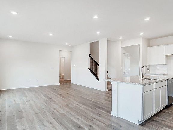 3rd image of 181 Kidbrooke Dr #5