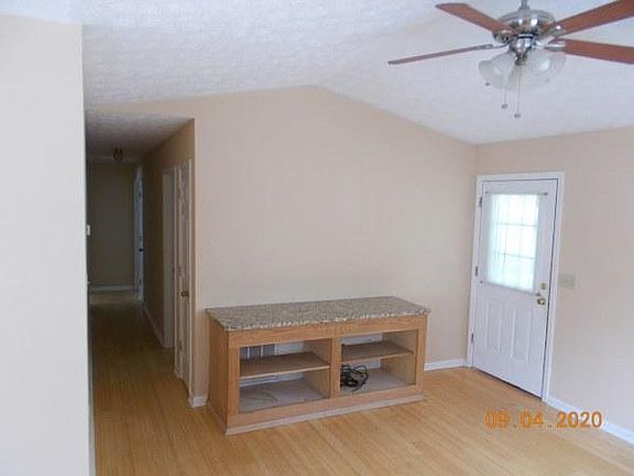 3rd image of 550 River Trace Dr
