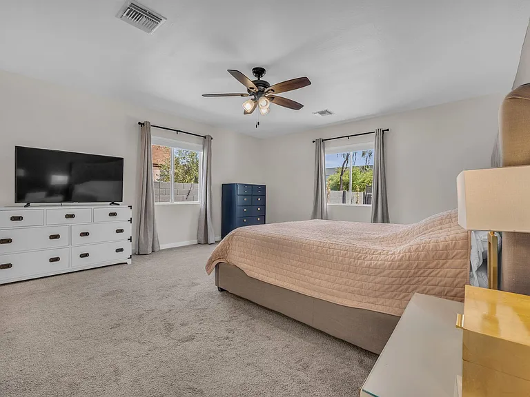 325 E Mitchell Dr — Photo 14
