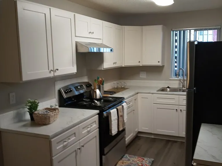 Pointe West Apartments — Photo 24