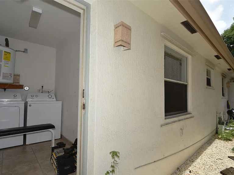501 SW 17th St #1-2 — Photo 12