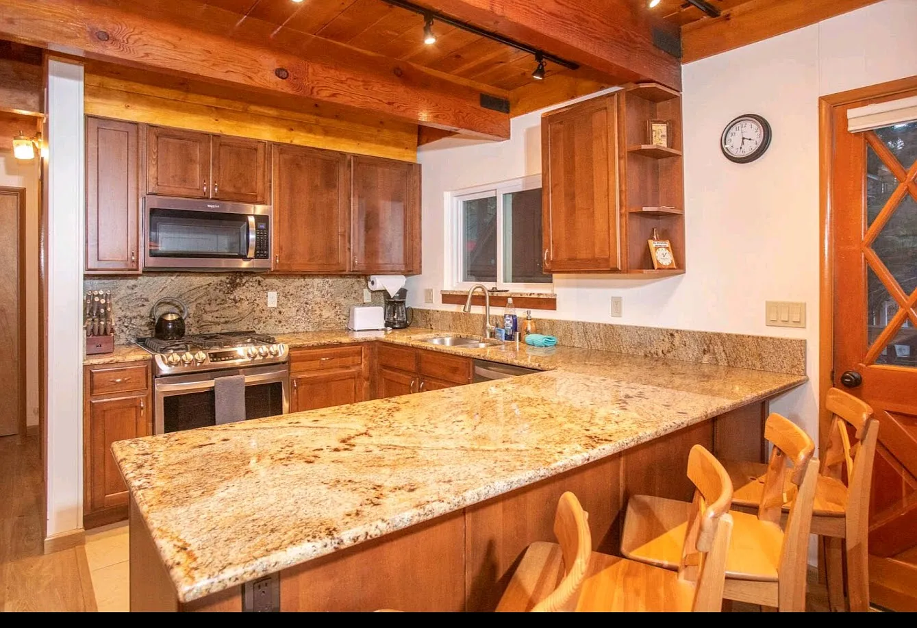 4 bed, 1584 sqft, $4,500 — Photo 2