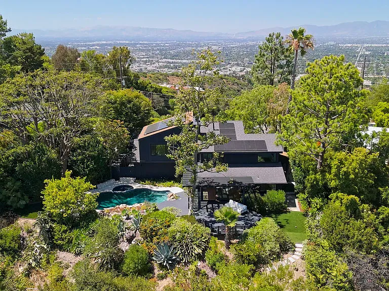 13302 Mulholland Dr — Photo 34