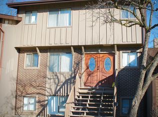 758 Circle Dr, Roselle, IL 60172