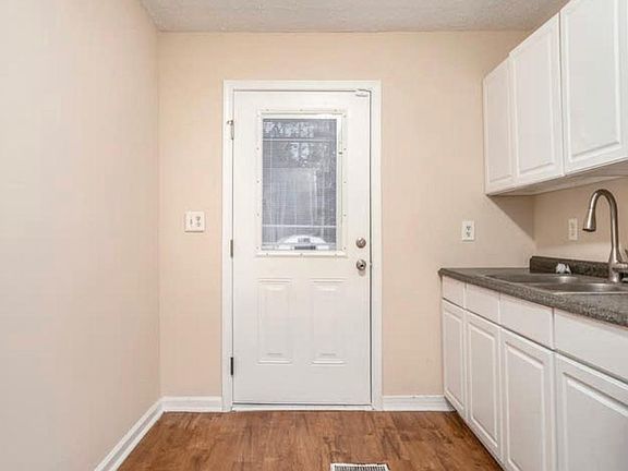 3rd image of 4910 Jamee Dr