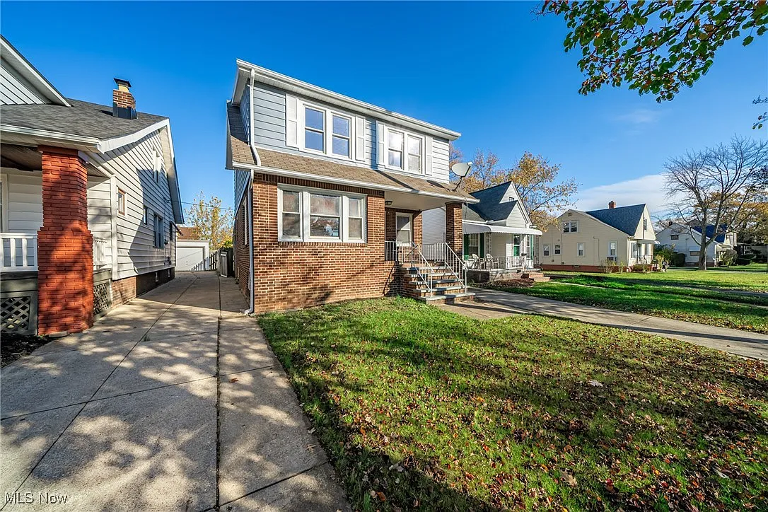 13712 West Ave photo 1