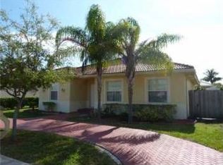 719 SW 10th St, Hallandale Beach, FL 33009