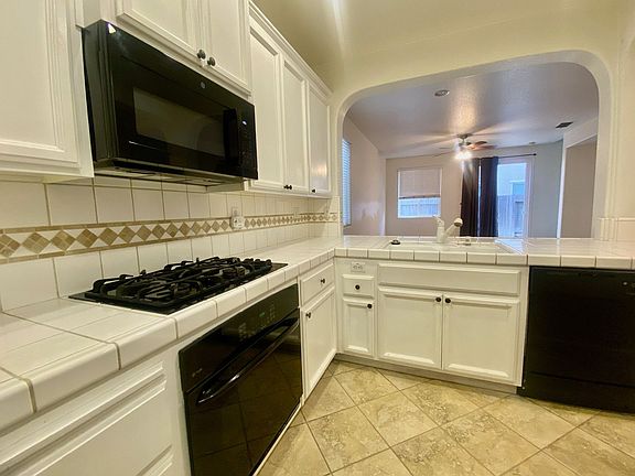 4th image of 2848 Karitsa Ave