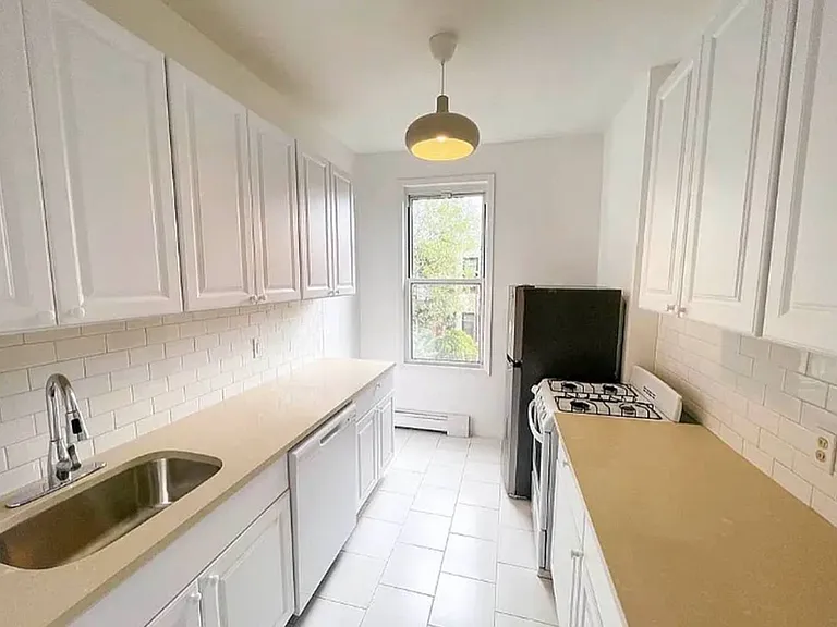 72-43 60th Ln #2R — Photo 2