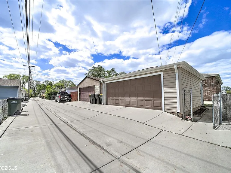 4043 N Wagner Ave — Photo 35