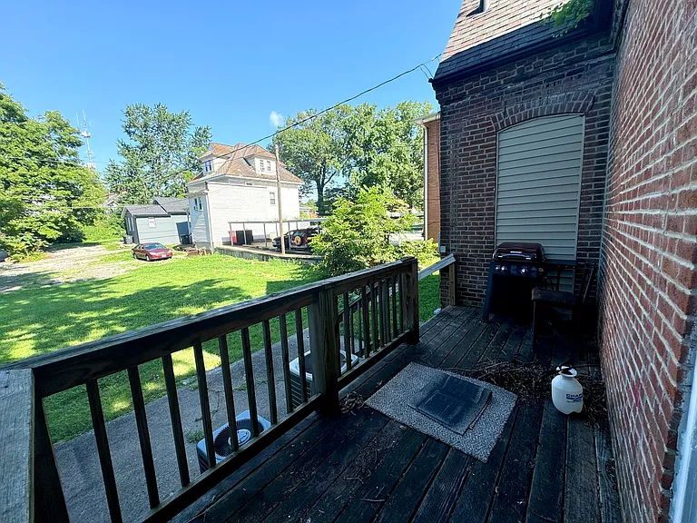 337 N Ellis St — Photo 32