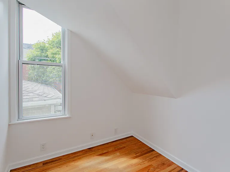 1325 W Barry Ave #1R — Photo 13