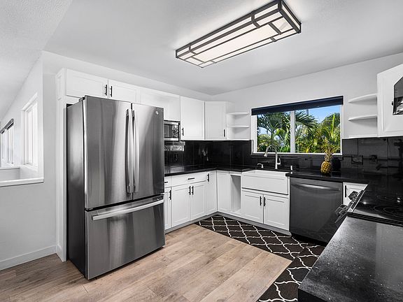 3rd image of 76-4347 Leilani St