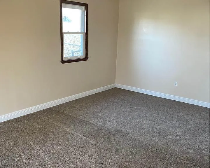 502 Stephen St — Photo 14