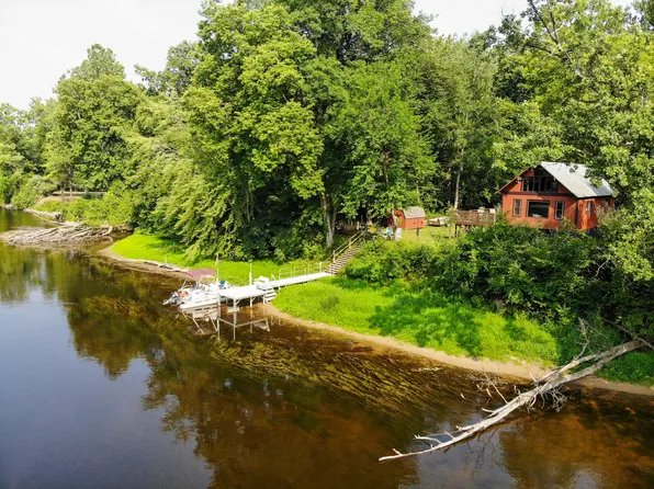 998 W Thompson St, Newaygo, MI 49337