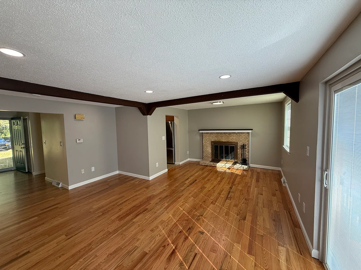 3 bed, 1.5 bath, 1610 sqft, $2,900 — Photo 3