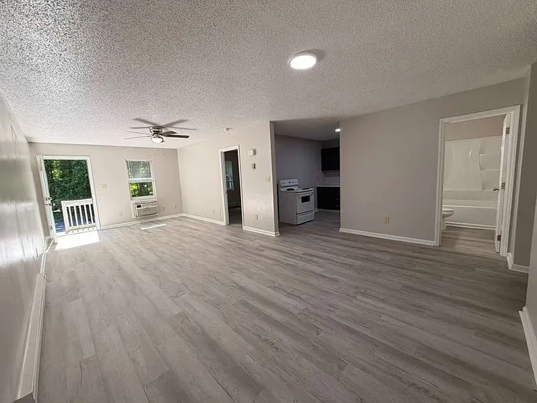 1024 Blair St — Photo 3
