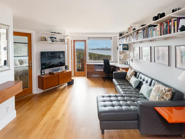 5700 Arlington Avenue image 4 of 12