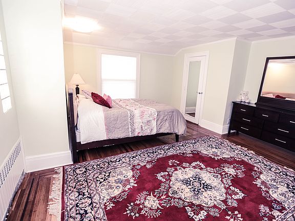 3rd image of 114 Mowbray Dr