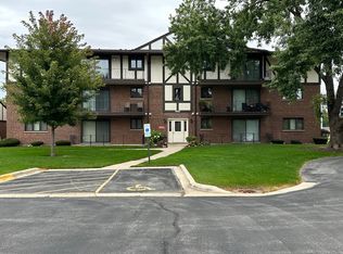 11042 S Theresa Cir APT 3A, Palos Hills, IL 60465