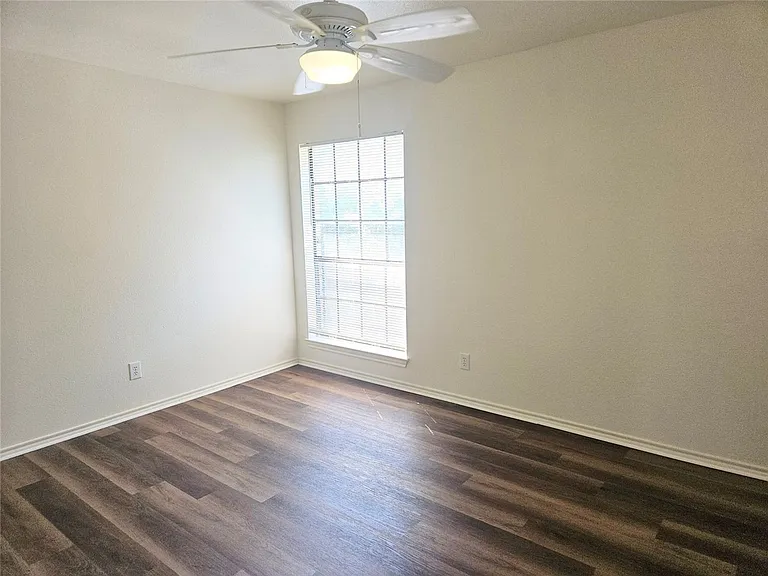508 E Denton Dr — Photo 6