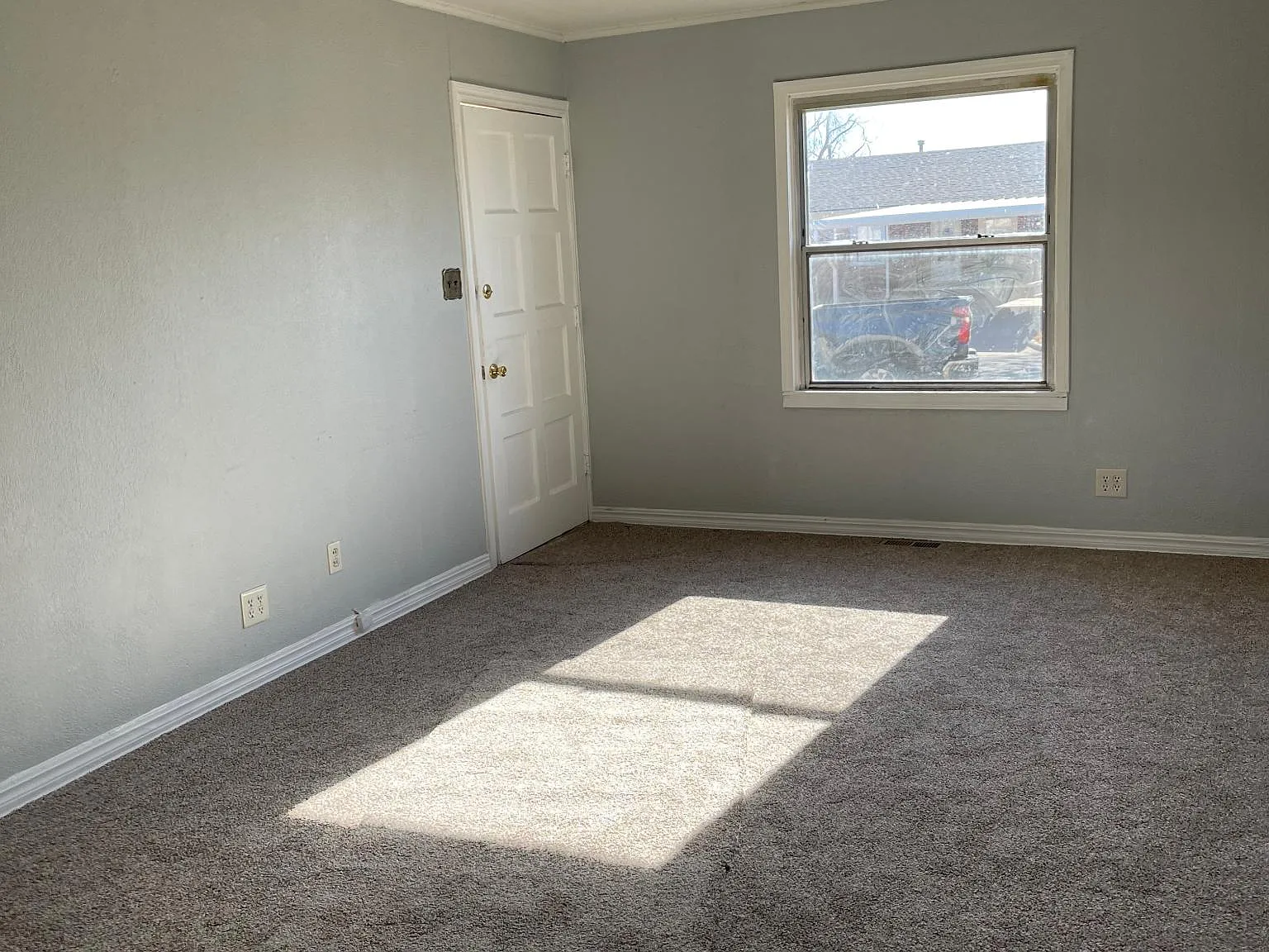 3 bed, 948 sqft, $1,050 — Photo 2