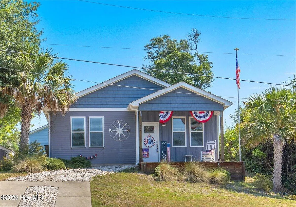 3 bed, 2.0 bath, 1200 sqft, $2,600 — Photo 1