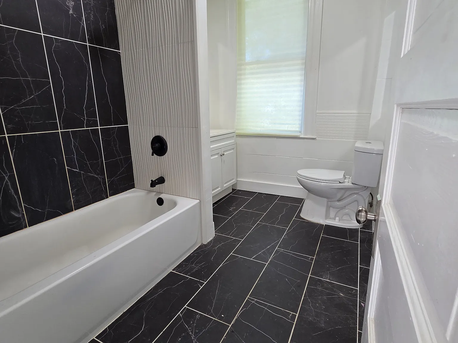2 bed, 1000 sqft, $1,200 — Photo 3