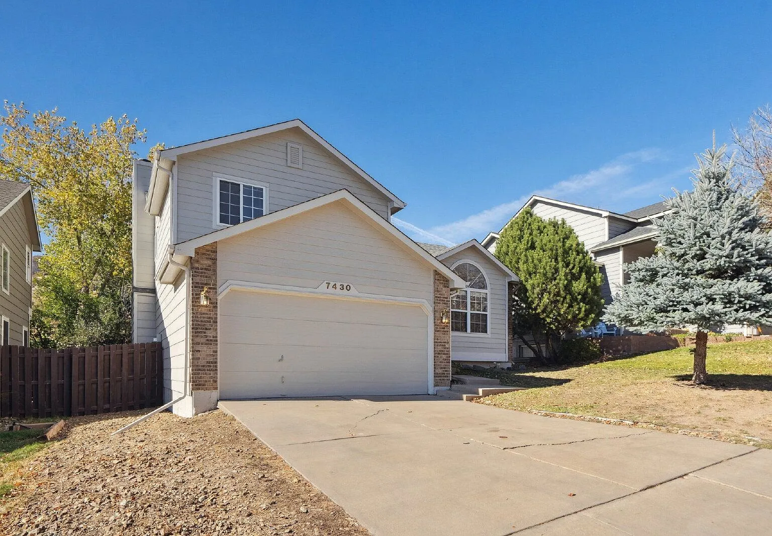 3 bed, 2.0 bath, 2105 sqft, $2,200 — Photo 3