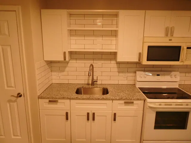 1 bed, 400 sqft, $895 — Photo 4