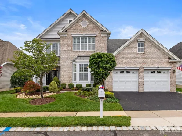 102 Riviera Dr, Monroe Township, NJ 08831