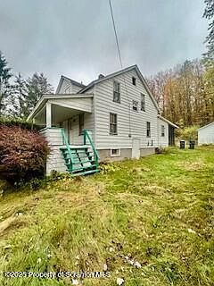 2nd image of 1249 Lake Ariel Hwy