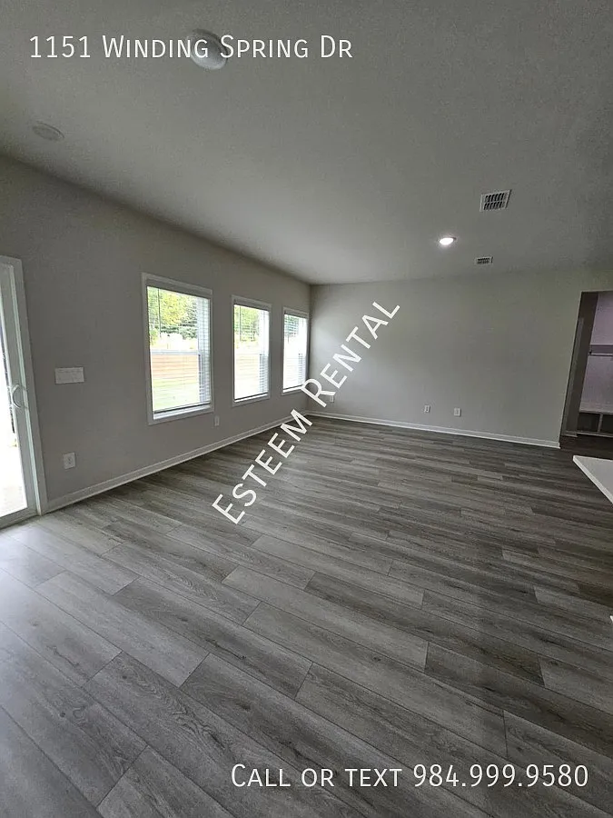 5 bed, 2674 sqft, $2,595 — Photo 3