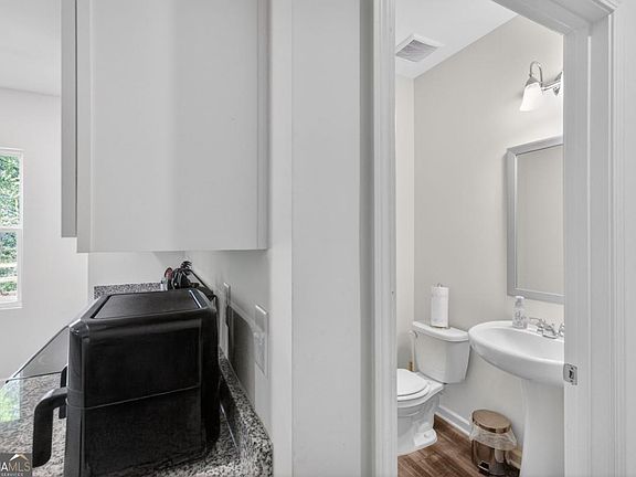 5th image of 250 Colbury St