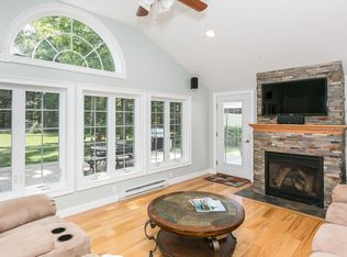 387 Maple Rd, Longmeadow, MA 01106
