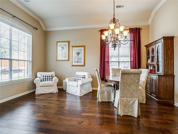 4th image of 1130 Lake Glen Cir