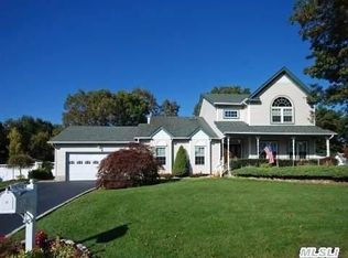 11 Iowa Ave, Port Jefferson Station, NY 11776