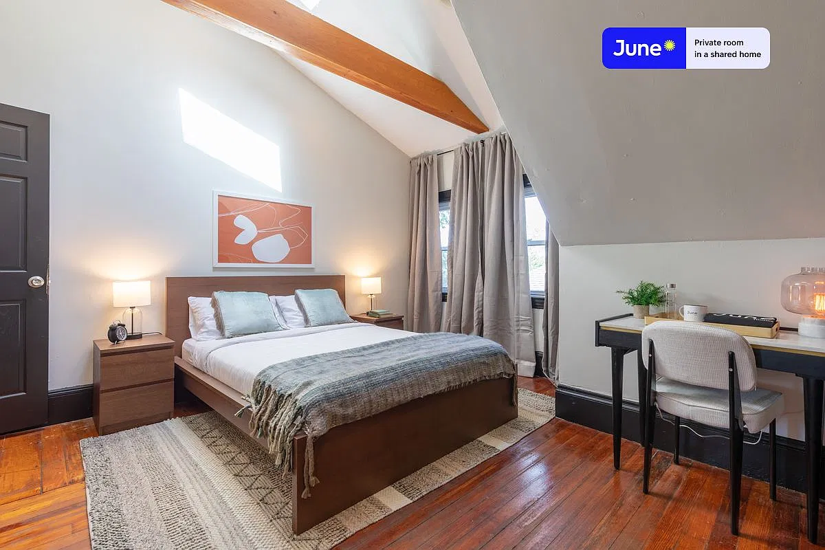 Queen bedroom in 5 bed/2 bath home in Allston #233 C — Photo 2