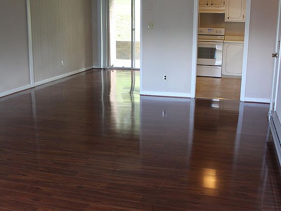 2nd image of 102 Terrace Ct APT 5B