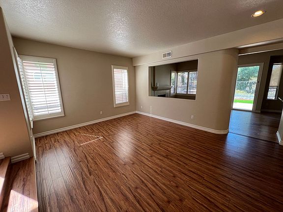 4th image of 11629 Windcrest Ln