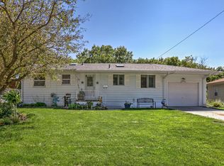 39 Crestwood Dr, Council Bluffs, IA 51503