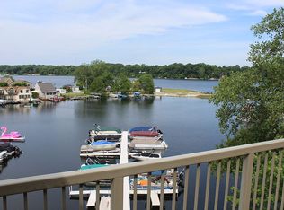 424 Outlook Cove Dr, La Porte, IN 46350